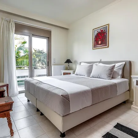 Sunny Palm Apartment