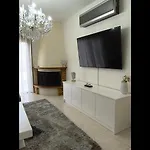 Sunny Palm Apartment